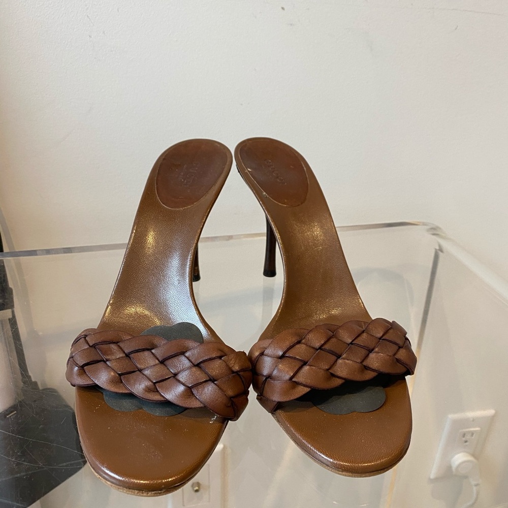 Gucci peep toe sandals size 9